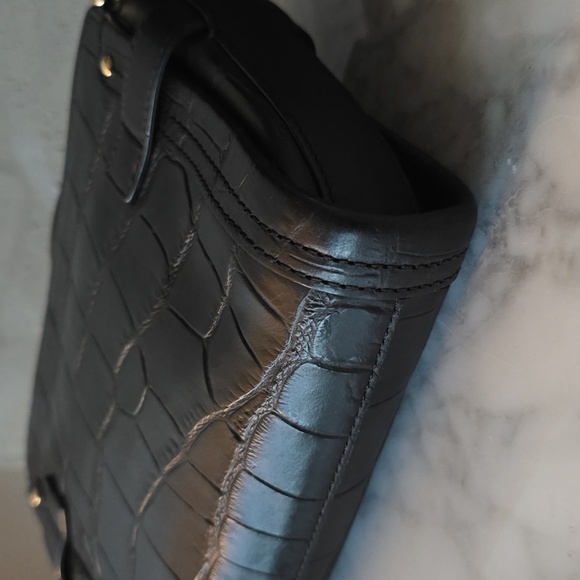 Coach black leather embossed small crossbody gold detail - Picture 8 of 13